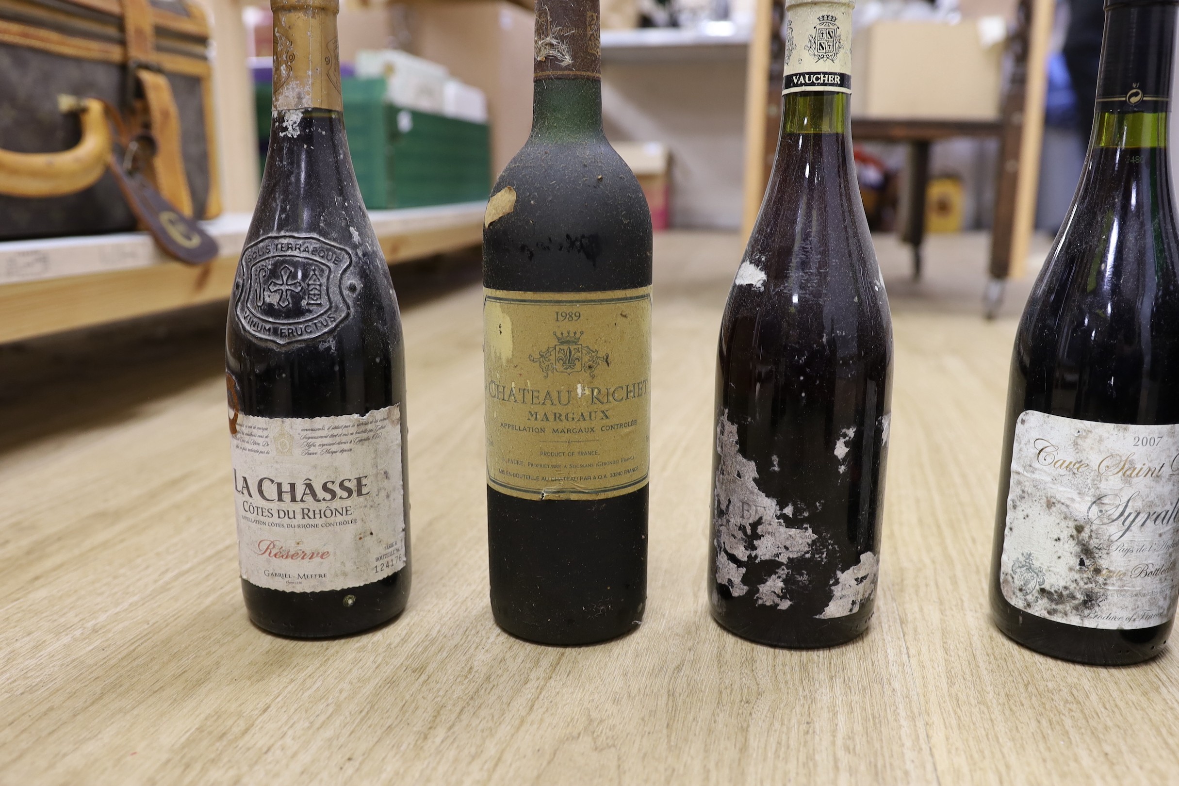 Eleven bottles of wine, to include a 75cl bottle of 2016 Marqués de Valido, a 75cl bottle of 1989 Chateau Richet Margaux, and others